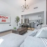 Premium 1-Bedroom Apartment In Dubai Marina