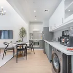 Premium 1-Bedroom Apartment In Dubai Marina